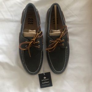 Never worn men’s Sperry boat shoes